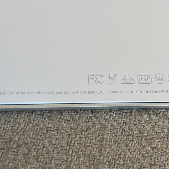 Apple Magic Keyboard 2 Model A1644 Wireless and Rechargeable with‎ Cord - Picture 5 of 11